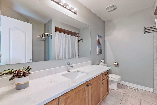 14 Ozner Cres, House attached with 3 bedrooms, 4 bathrooms and 5 parking in Woodbridge ON | Image 16