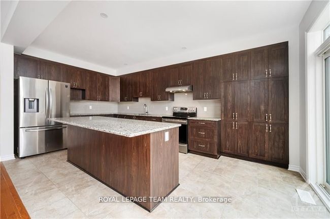 240 Trollius Way, House other with 6 bedrooms, 4 bathrooms and 4 parking in Gloucester ON | Image 7