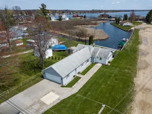13496 Shore Dr, Houghton Lake, MI, 48629-8657 | Card Image