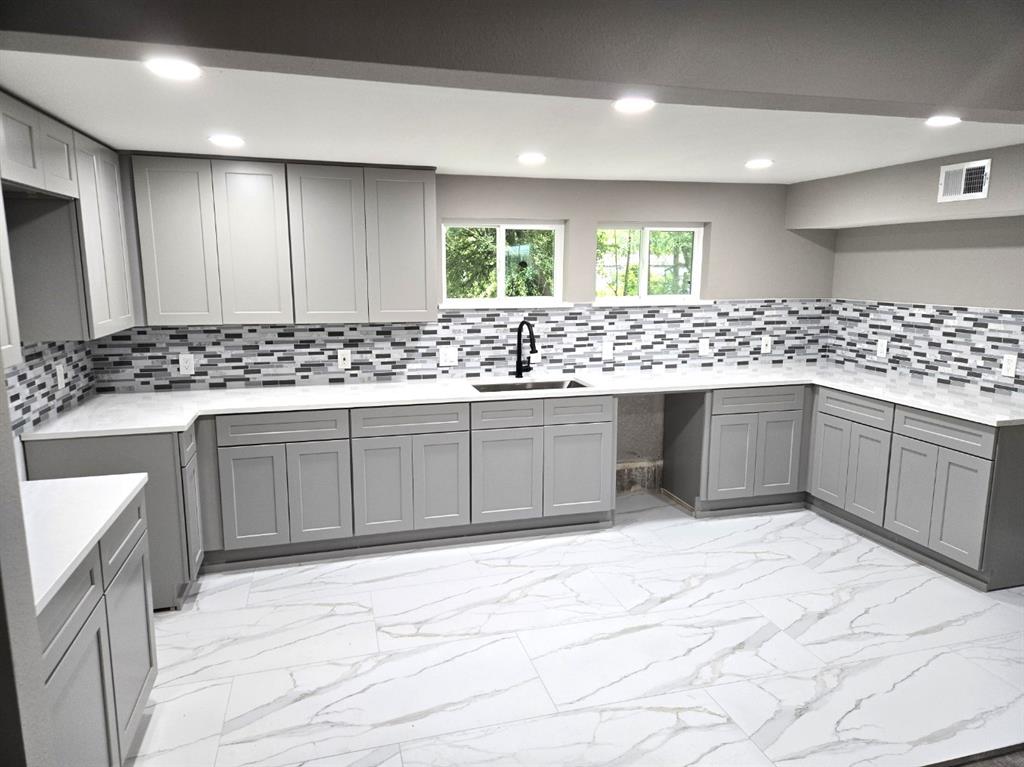 Azalea Dr, LA Marque, TX 77568