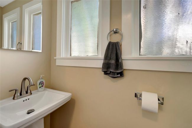 bathroom 1 | Image 17
