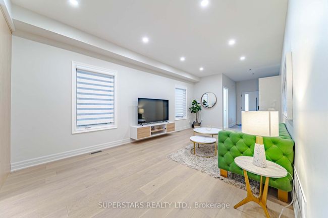 9 Neeley Rd, House attached with 5 bedrooms, 4 bathrooms and 3 parking in Markham ON | Image 4
