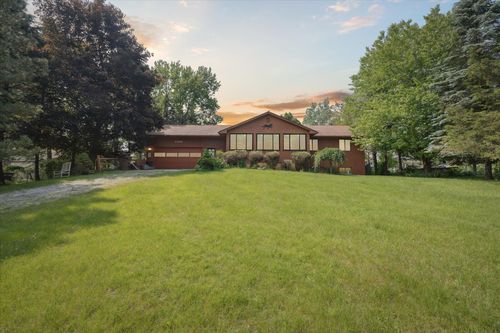 8886 Coleman Rd, Haslett, MI, 48840-9330 | Card Image