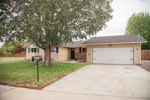 620 N Buntin Pl, Kennewick, WA, 99336-2564 | Card Image