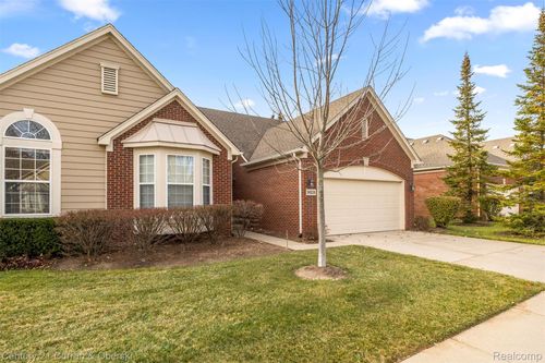 30231 Viewcrest Dr, Novi, MI, 48377-2345 | Card Image