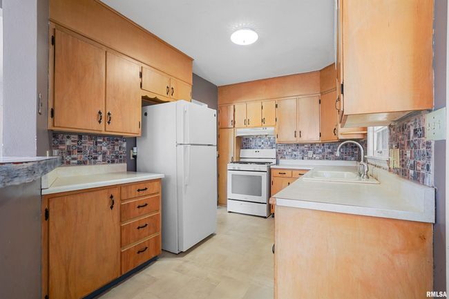 302 W 1 St Ave, Home with 0 bedrooms, 0 bathrooms and null parking in Coal Valley IL | Image 4