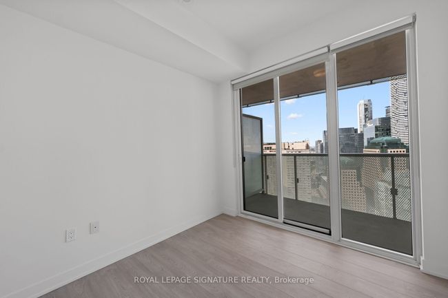 3305 - 15 Queens Quay E, Condo with 3 bedrooms, 2 bathrooms and 1 parking in Toronto ON | Image 6