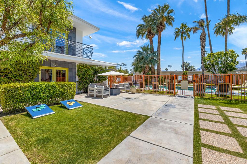 Commercial Sale in Palm Springs 3