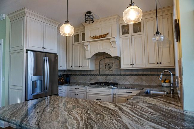 86 Lake Shore Dr, House other with 3 bedrooms, 4 bathrooms and 4 parking in Middlefield CT | Image 13