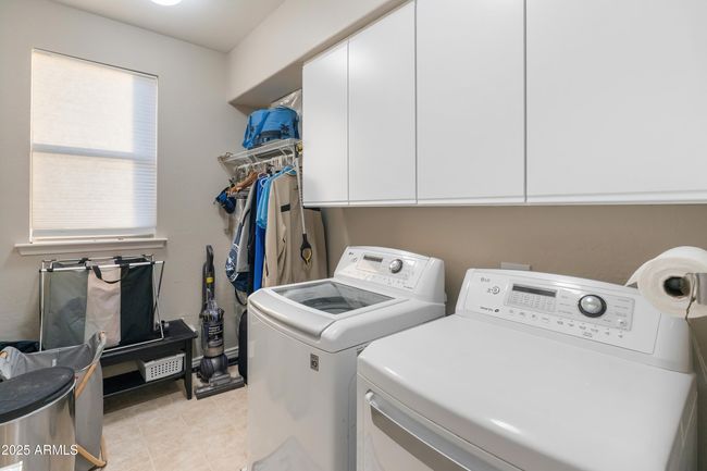 UPSTAIRS LAUNDRY ROOM WITH CABINETS!!! | Image 38