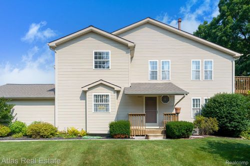 5010 Harbor Oak Dr, Waterford, MI, 48329-1724 | Card Image