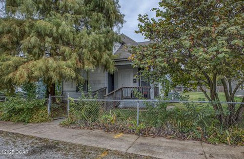 715 N Oak St, Webb City, MO, 64870-1041 | Card Image