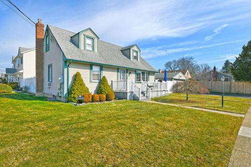 120 E Zoranne Drive, Oyster Bay, NY, 11735 | Card Image