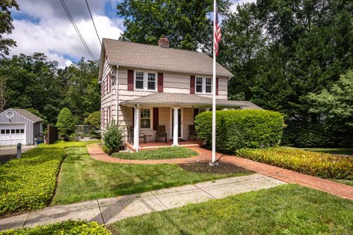5 Hunter St, Old Greenwich, CT, 06870-1318 | Card Image