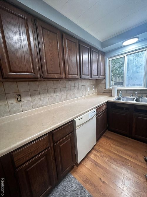 239 W Cornell Ave, Pontiac, MI, 48340-2725 | Card Image