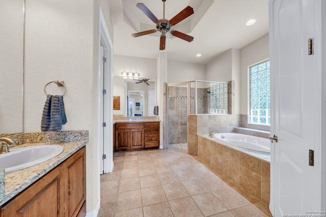 10210 Rafter O Trl, House other with 3 bedrooms, 3 bathrooms and null parking in Helotes TX | Image 20