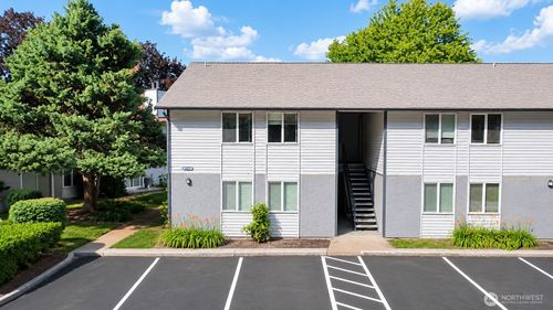 e46-1852 Central Pl S, Kent, WA, 98030-7572 | Card Image