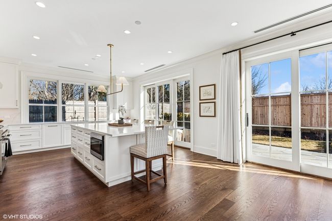 201 - 120 E Scranton Ave, Condo with 2 bedrooms, 3 bathrooms and 2 parking in Lake Bluff IL | Image 4