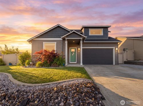 284 S Nevada Ave, East Wenatchee, WA, 98802-9405 | Card Image