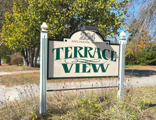 apt-12-204 Mechanic St, Lebanon, NH, 03766-1527 | Card Image