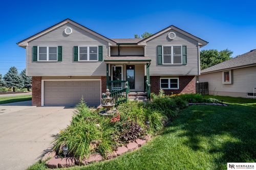 2208 Deerfield Ave, Fremont, NE, 68025-6220 | Card Image