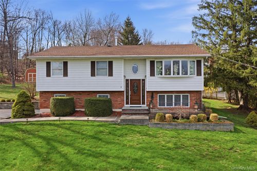 4 Westend Dr, Highland Mills, NY, 10930-2641 | Card Image