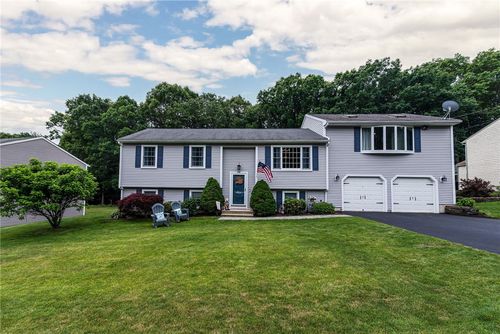 180 Mesa Dr, North Kingstown, RI, 02852-1662 | Card Image