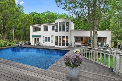 6 Wagon Ln, East Hampton, NY, 11937-6410 | Card Image