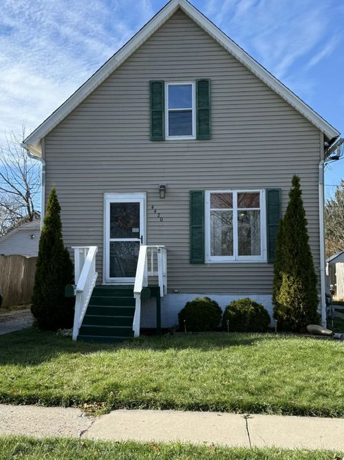 4420 17th Ave, Kenosha, WI, 53140-2704 | Card Image