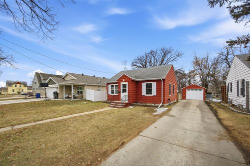 215 14th St N, Moorhead, MN, 56560-2252 | Card Image