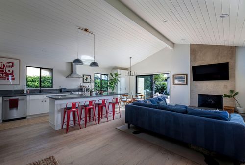 711 Eucalyptus Ave, SANTA BARBARA, CA, 93101-3904 | Card Image