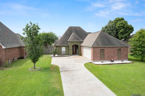 9050 Willow Point Dr, Denham Springs, LA, 70726 | Card Image