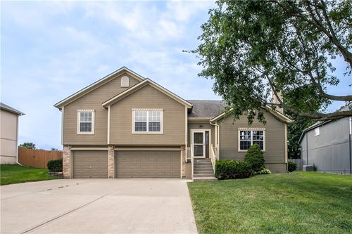 1324 Se Dalton Cir, Lee's Summit, MO, 64081-3197 | Card Image
