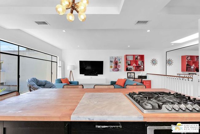 2 - 8319 Waring Ave, Condo with 2 bedrooms, 2 bathrooms and 1 parking in West Hollywood CA | Image 14