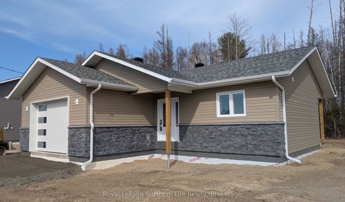 422 Roy Street S, West Nipissing, ON, P2B2B5 | Card Image