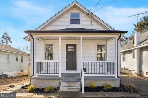 925 Union Ave, PENNSAUKEN, NJ, 08110-2468 | Card Image