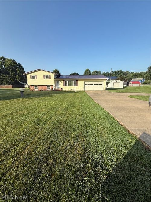 24561 County Road 24, Coshocton, OH, 43812-9725 | Card Image