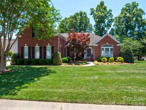 1000 Irish Moss Ln, Matthews, NC, 28104-6227 | Card Image
