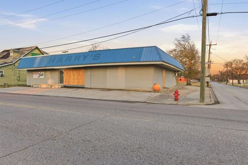 302 10th St, Orange, TX, 77630-5608 | Card Image