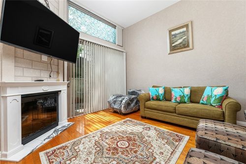 75-6201 Shoup Ave, Woodland Hills, CA, 91367-1824 | Card Image