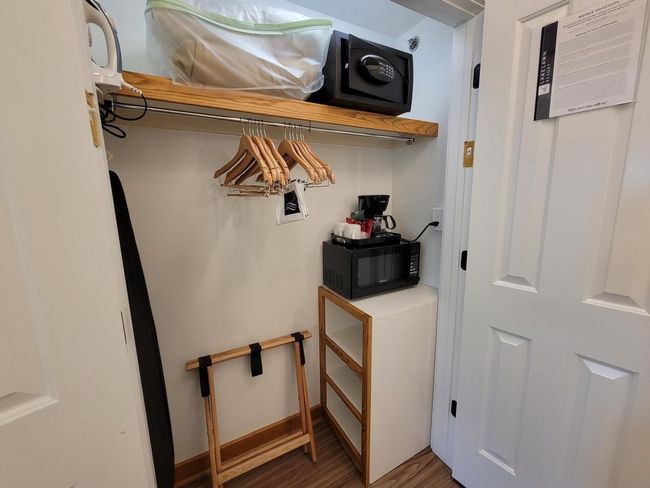 1318 - 2400 E Geneva St, Condo with 1 bedrooms, 1 bathrooms and null parking in DELAVAN WI | Image 5
