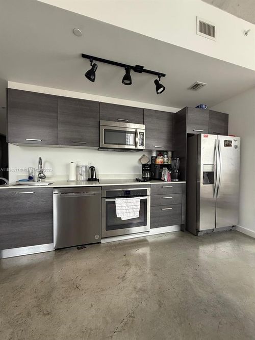 apt-1701-151 Se 1st St, Miami, FL, 33131-1441 | Card Image