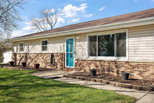 9542 Roosevelt Pl, Crown Point, IN, 46307 | Card Image