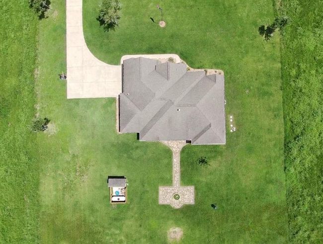 1549 Frontier Trl, House other with 4 bedrooms, 2 bathrooms and 2 parking in Angleton TX | Image 31