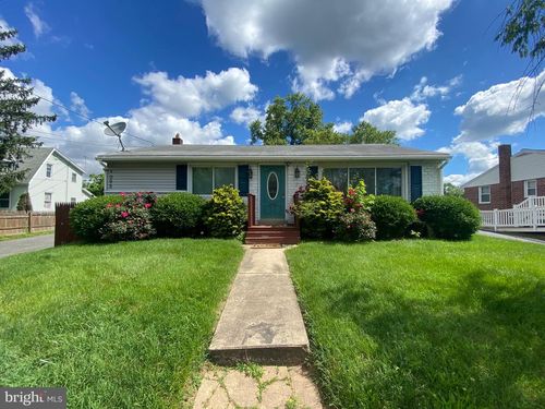 1093 Ben Franklin Hwy E, DOUGLASSVILLE, PA, 19518-1800 | Card Image
