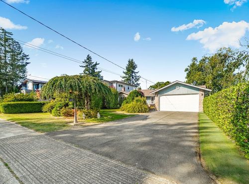 5221 1 Ave, Delta, BC, V4M1B4 | Card Image