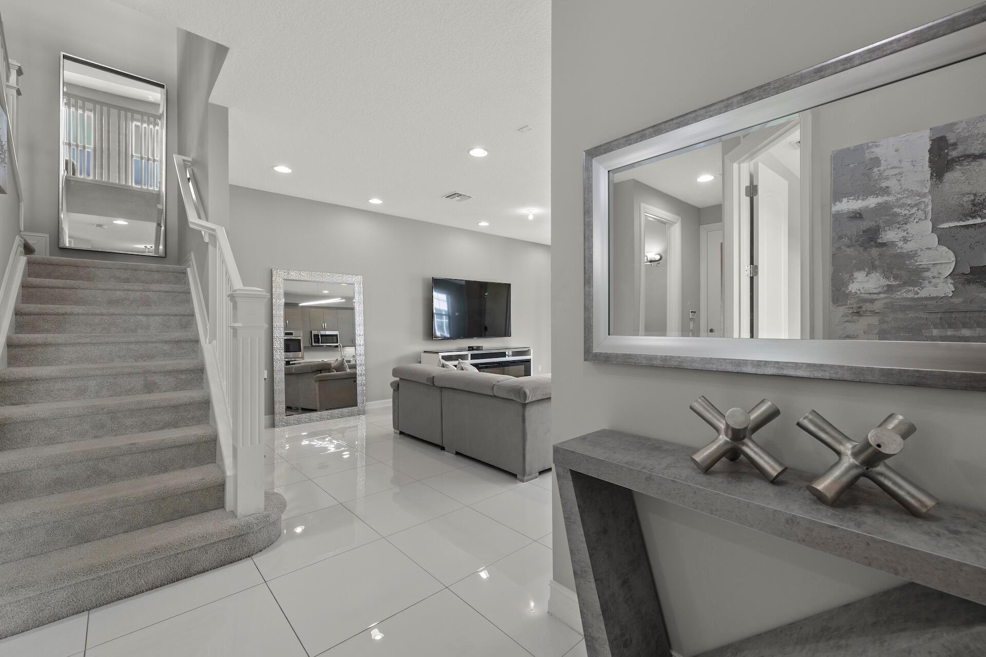 Dogwood Ct, Royal Palm Beach, FL 33411