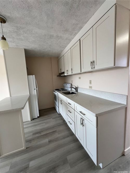 711 Kamuela Ave, Honolulu, HI, 96816-1176 | Card Image