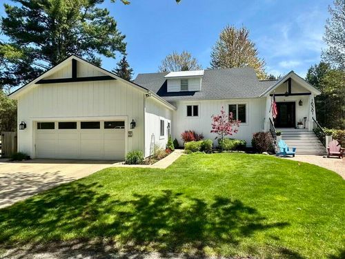 16381 Greenly St, Holland, MI, 49424-5848 | Card Image