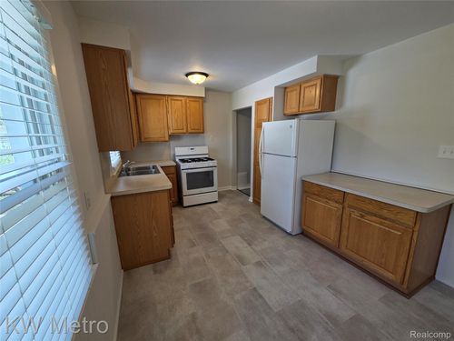 4507 Sedgemoor Ave, Royal Oak, MI, 48073-4909 | Card Image